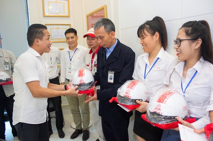 Sinh nhật đáng nhớ trong vòng tay đồng nghiệp